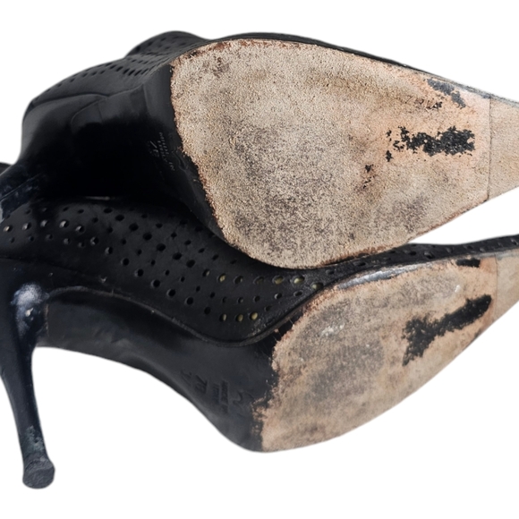 BCBG MAXAZRIA Ankle Booties Black Leather/Lace Mesh Back Italy 37 US 7B - Picture 10 of 10